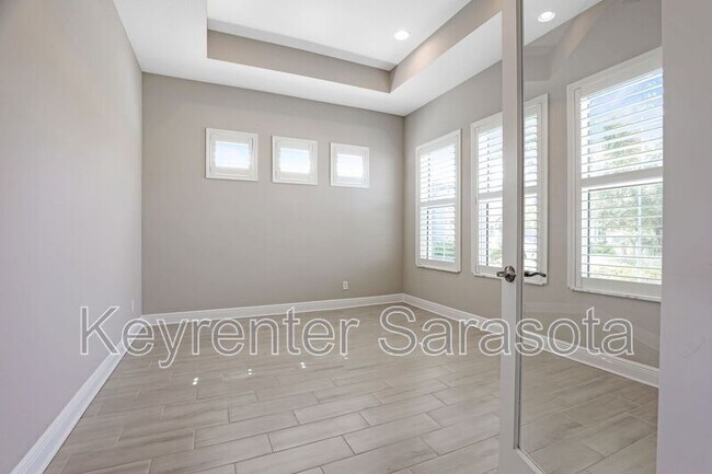 Building Photo - 6133 Lungo Lago Dr