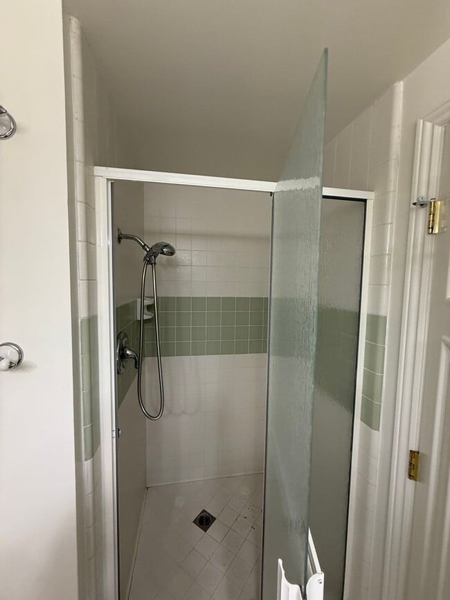 Building Photo - Exquisite Single-Story Retreat in Las Posas Estates