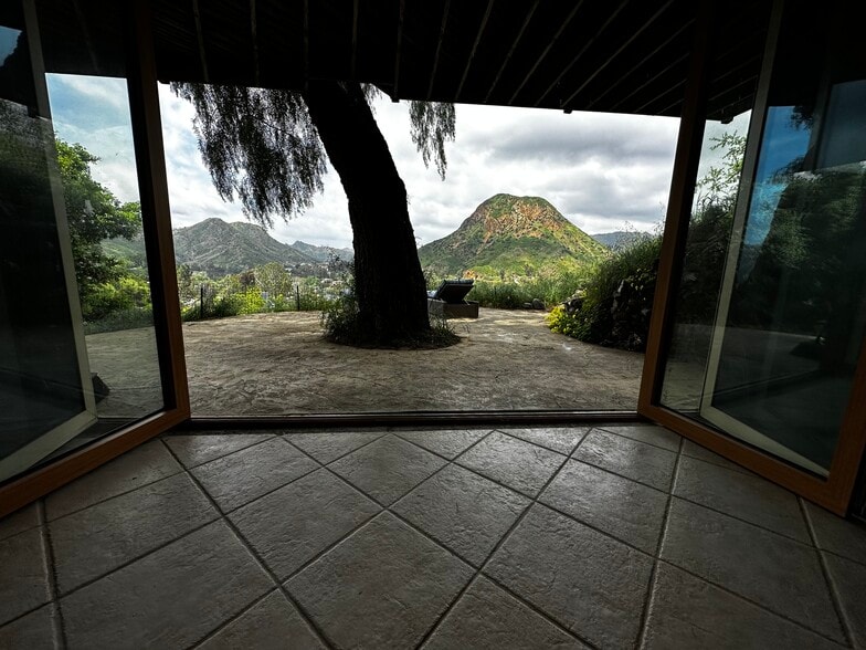 Your Waking View - 28921 Crest Dr