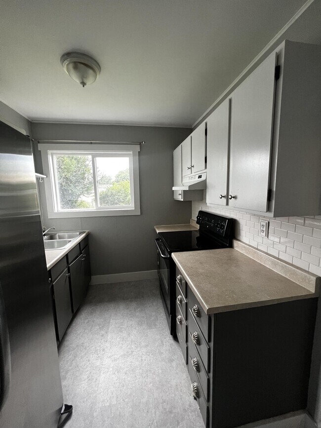 Building Photo - 952 Steffanich Dr
