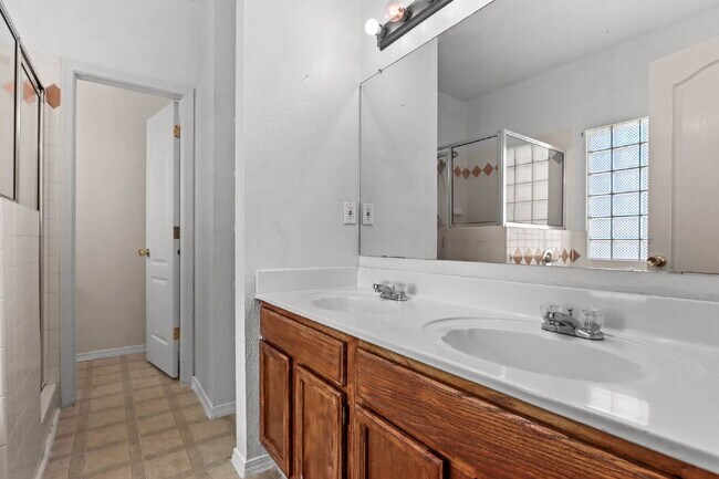 Building Photo - 2376 Joshua Louis Dr