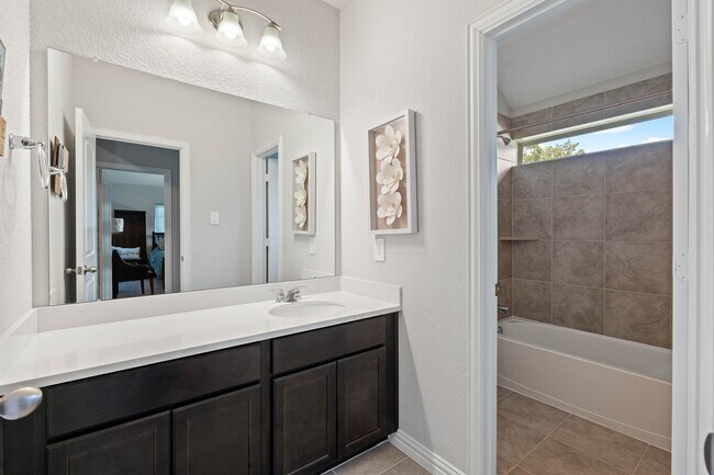 Building Photo - 519 Carina Gaze Dr
