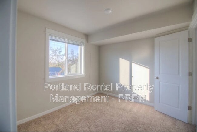 Building Photo - 607 NE 92nd Ave