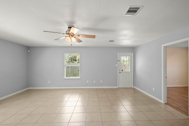 Building Photo - 1631 Quail Run