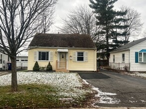 Building Photo - Charming Updated Cape Cod with several amenities!