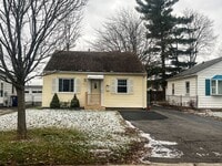 Building Photo - Charming Updated Cape Cod with several amenities!