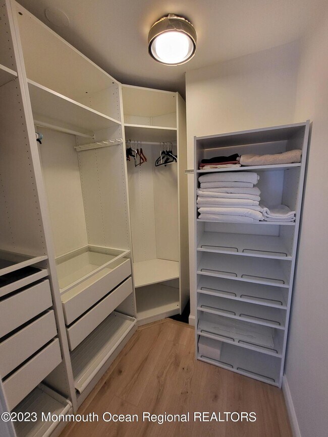 Building Photo - 18 Village Rd