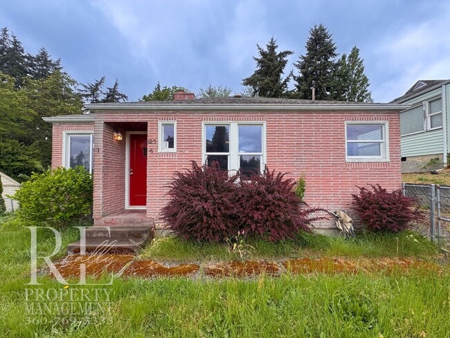 Building Photo - Timeless Charm Meets Comfort – 2-Bedroom Brick Home with Fireplace & Fenced Yard