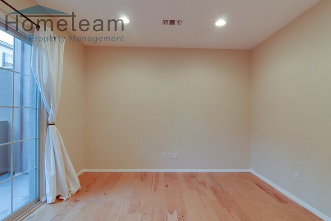 Building Photo - 2BR/2.5BA 1458 SQFT Eastlake/Chula Vista T...
