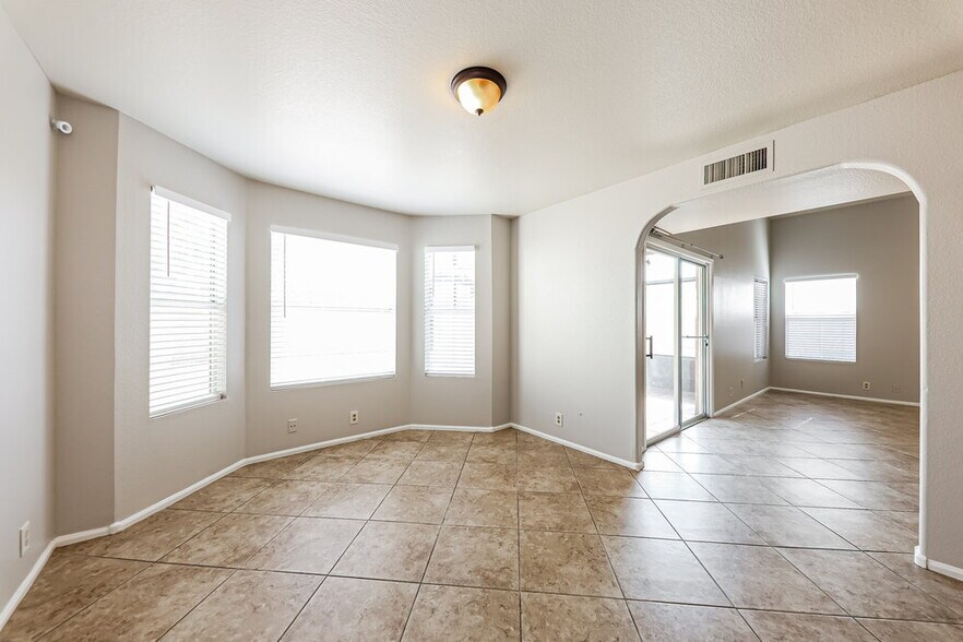 Building Photo - 7706 W Tonto Dr