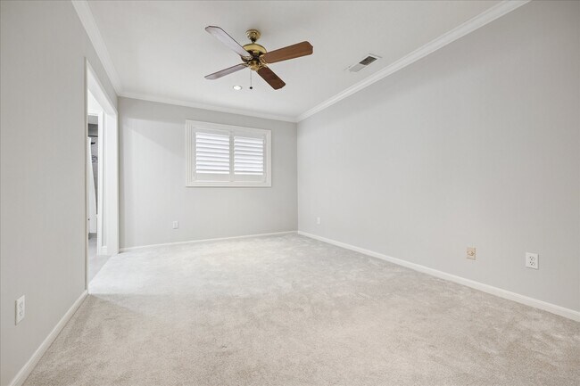 Building Photo - 2113 Potomac Dr