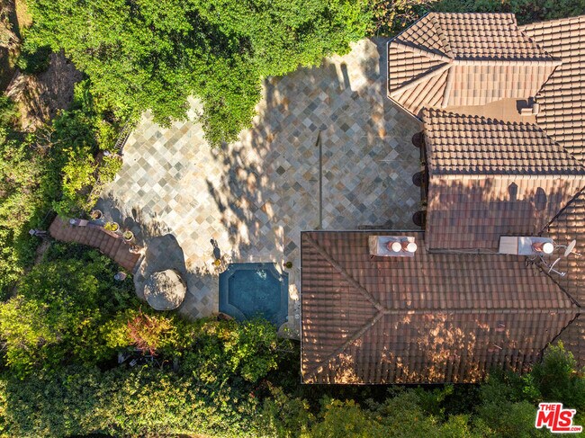 Building Photo - 15401 Brownwood Pl