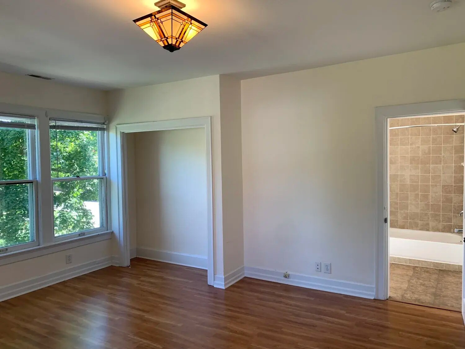 Building Photo - 430 E 2nd St