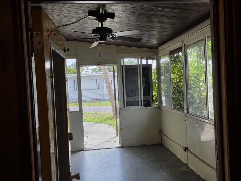 Building Photo - 226 Lamplighter Ln