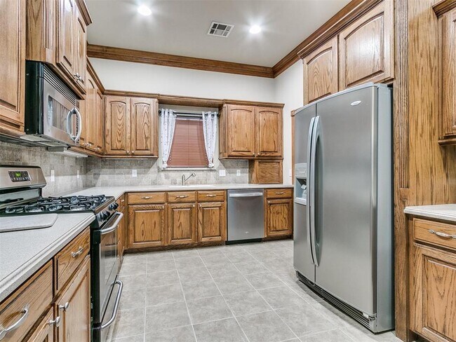 Building Photo - 1001 N Barn Hill Way