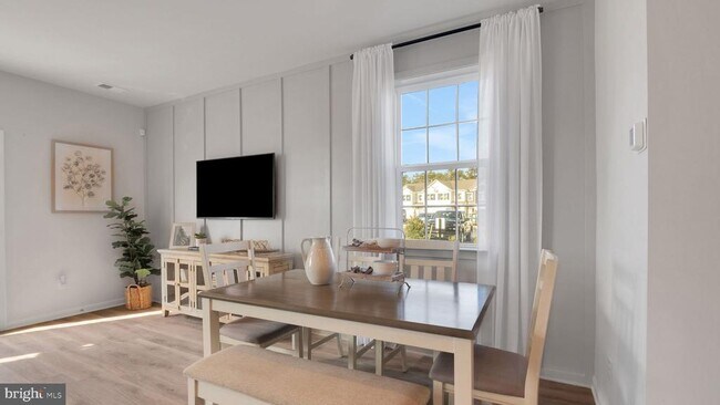 Building Photo - 211 Hermosa Dr