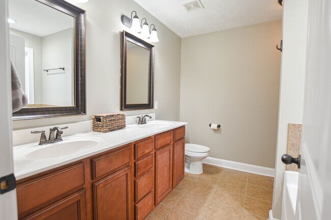 Building Photo - Pet Friendly Four Bedroom with Basement in...