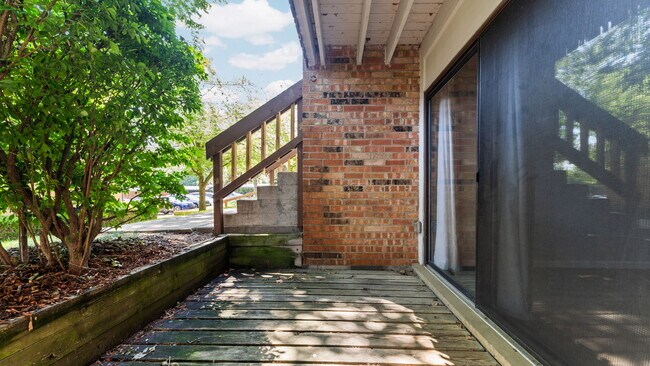 Building Photo - 1225 S Maple Rd