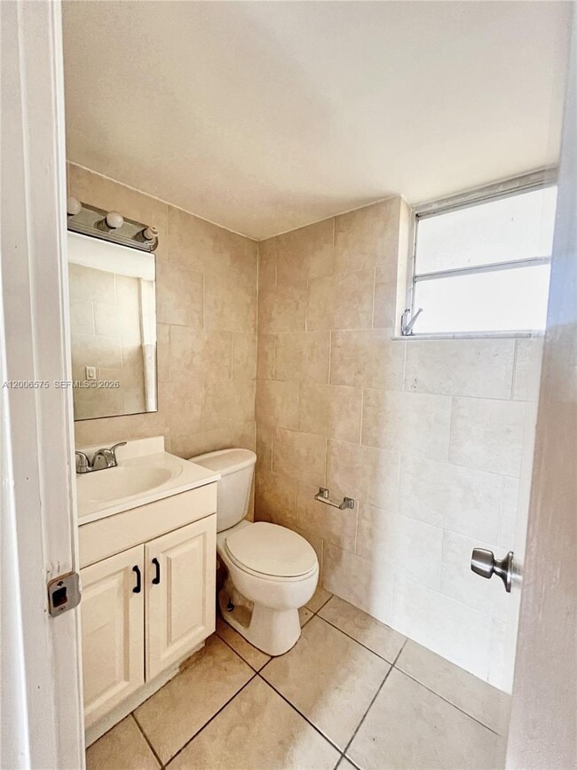 Building Photo - 8870 Fontainebleau Blvd