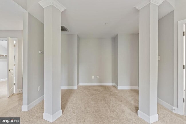 Building Photo - 15436 Symondsbury Way