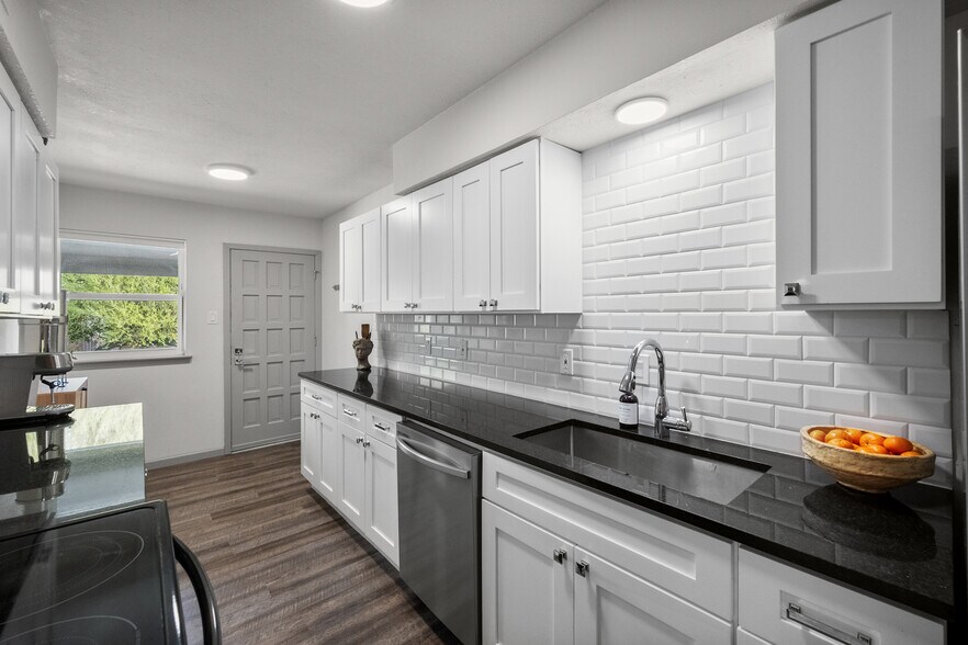 Building Photo - 5111 Skillman St