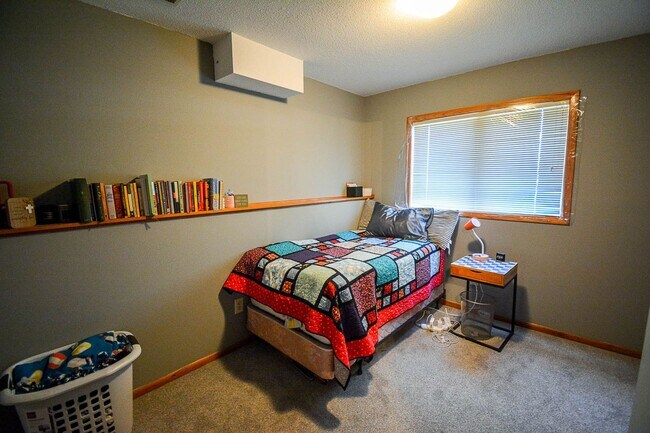 Building Photo - Bright 4BR on Corner Lot in SW Rochester