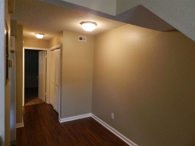 Building Photo - 2388 Parrot Ln