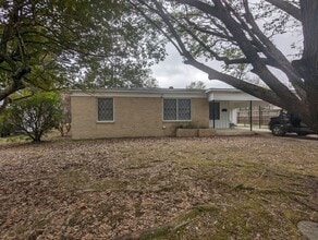 Building Photo - 3 Bed 1 Bath, Arkansas Side
