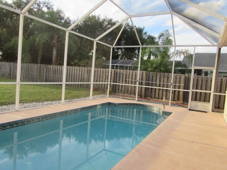 Building Photo - 1804 Abbeyridge Dr