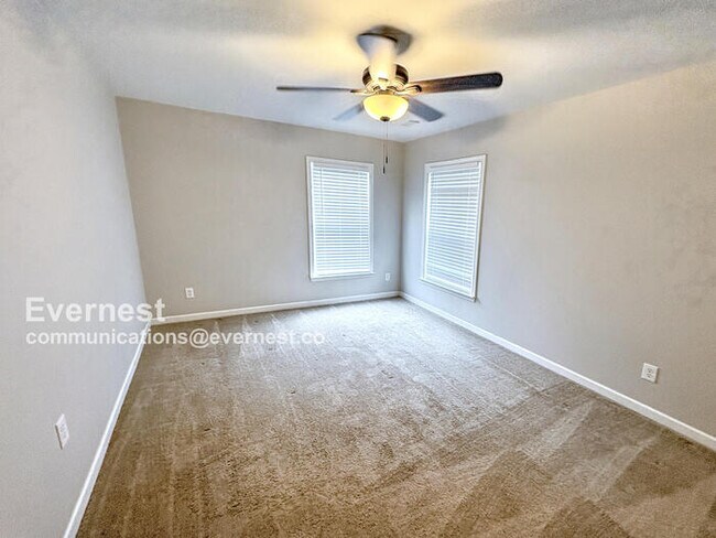 Building Photo - 364 Southgate Dr