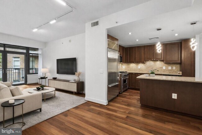 Building Photo - 2425 L St NW