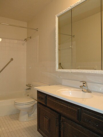 Building Photo - Riviera (925-965)