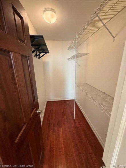 Building Photo - 107 W Grand River Ave