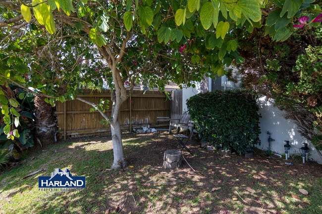 Building Photo - 2112 Thomas Ave