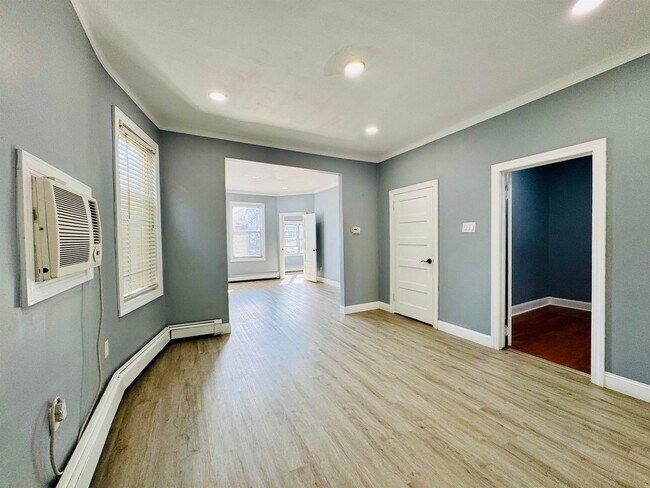 Building Photo - 95 W 54th St