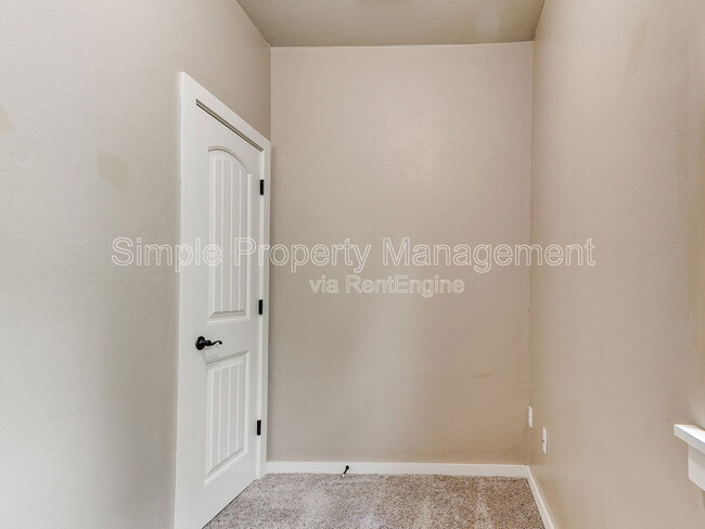 Building Photo - 2874 Muzzy St