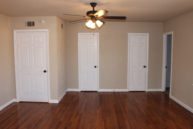 Building Photo - PRE -LEASING FOR AUGUST ! 4 Bedroom/2 bath House 1.5 Miles from Texas Tech