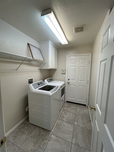 Building Photo - 7572 Corona Valley Ave
