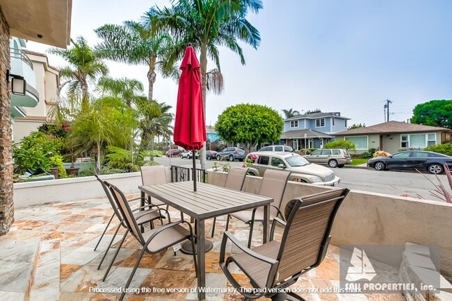 Building Photo - Gorgeous, Large downtown Huntington Beach Vacation Rental
