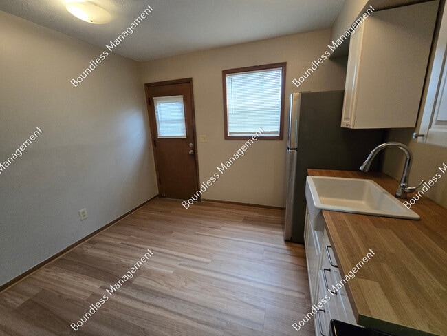 Building Photo - 1688 W Forrest Ave