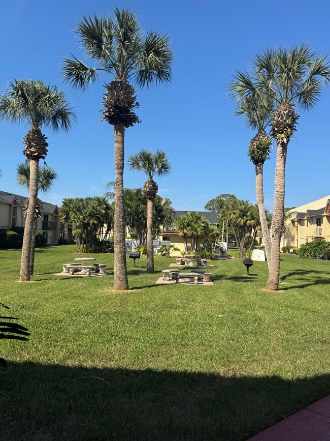 Building Photo - Spacious Ground-Floor 2-Bed/2-Bath Condo in Gated Community!