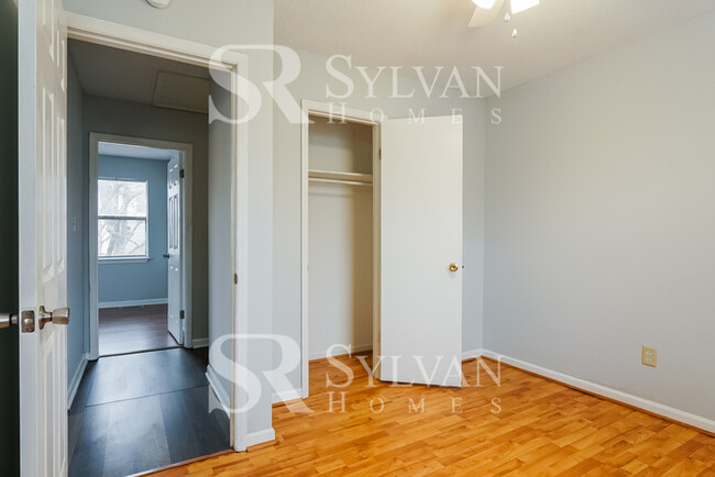 Building Photo - Spacious 3 Bedroom 2 Bathroom Split Level