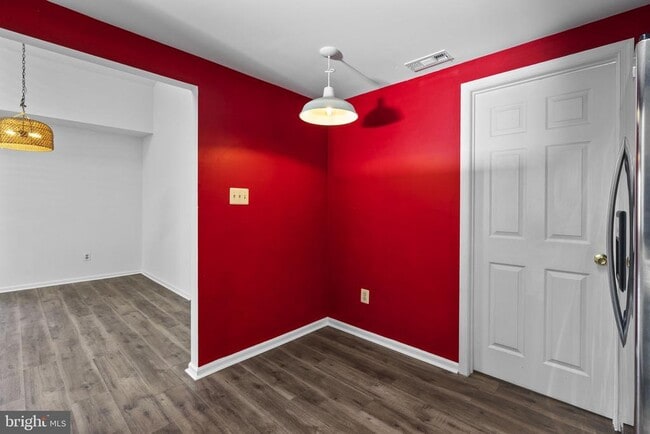 Building Photo - 707 Mountainview Dr