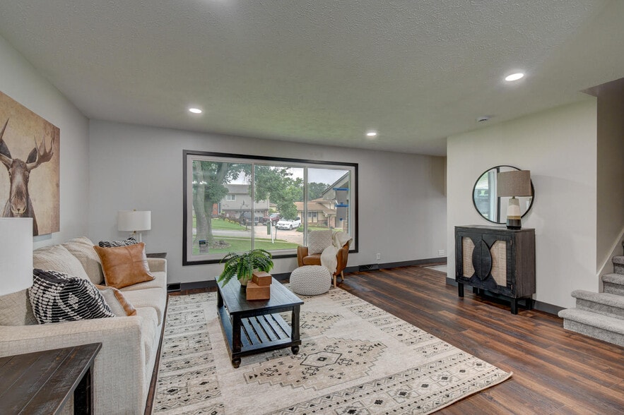 Upper Living Room2 - 11680 Meredith Ave