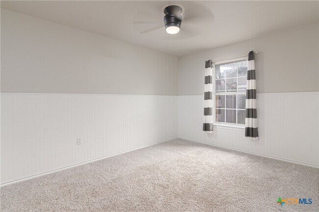 Building Photo - 121 Castlewood Dr