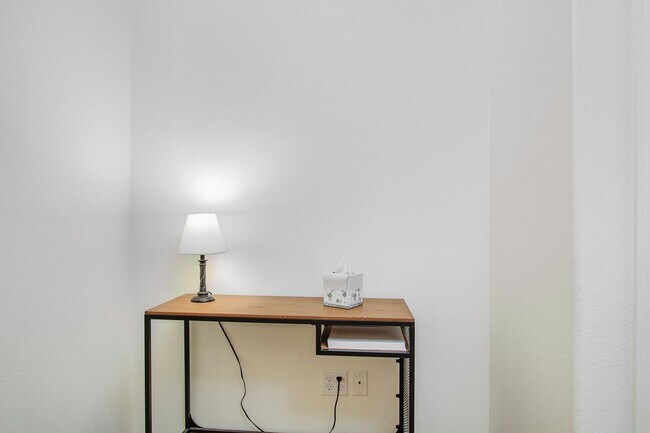 Building Photo - Stylish & Convenient Furnished Condo for Rent