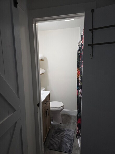 Building Photo - 120 McMakin Dr