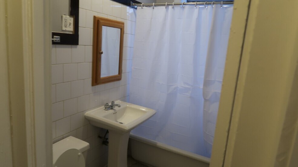 Building Photo - 4354 N Elston Ave