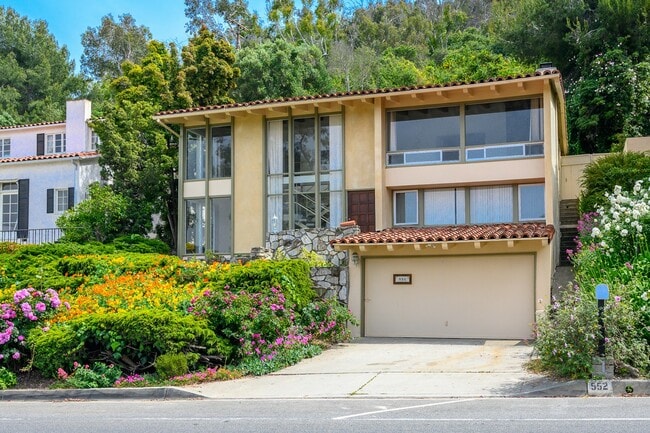 Primary Photo - 552 Vía Del Monte