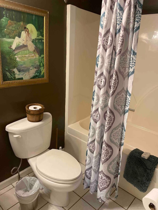 Building Photo - 176 Schools Dr